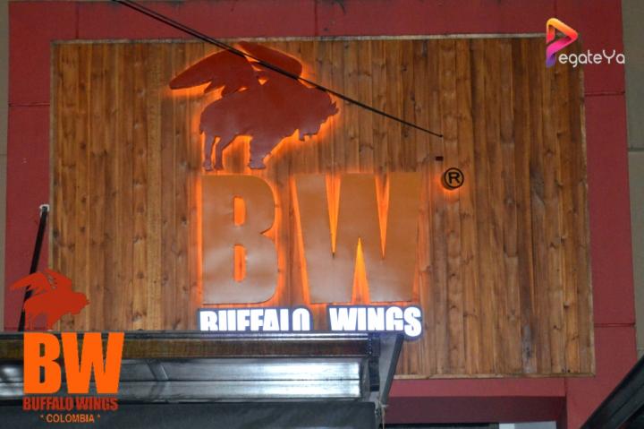 Foto 7 de Bufalo Wings - 4to FDS Junio 2015 en Búfalo Wings - Cali, Cali