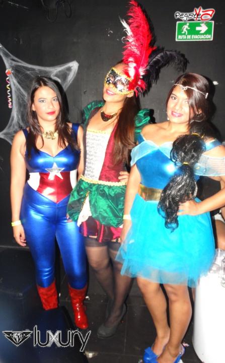 Foto 36 de Luxury - Halloween 2014 en Discoteca Luxury Medellin, Medellín