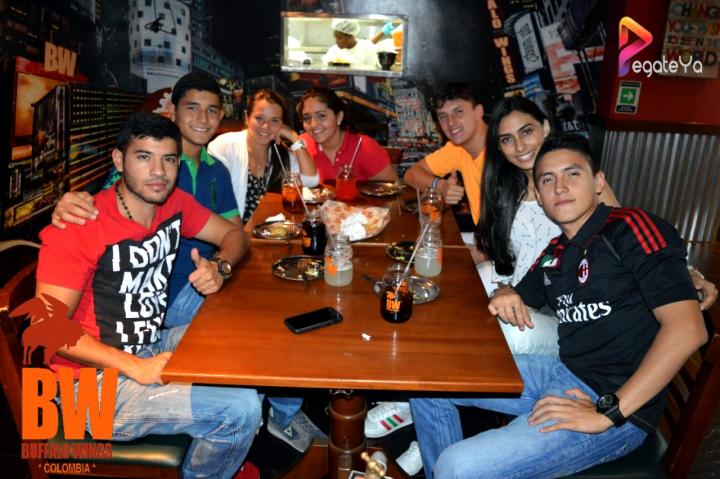 Foto 10 de Bufalo Wings - 4to FDS Julio 2015 en Búfalo Wings - Cali, Cali