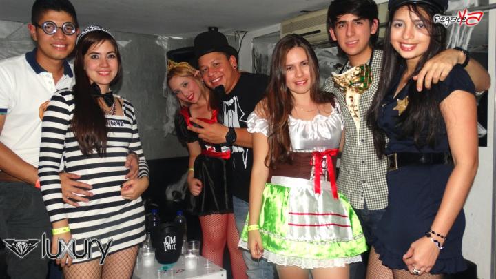 Foto 37 de Luxury - Halloween 2014 en Discoteca Luxury Medellin, Medellín