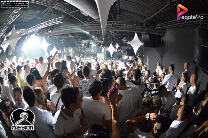 Foto 24 de 5ta Edicion Fiesta Blanca - Mission Club en Pegateya Cali, Cali