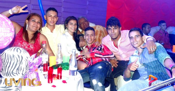 Foto 23 de Living Night Club - marzo 8 Del 2015 en Living Night Club, Cali
