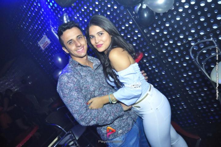 Foto 16 de PISO V - Sábado 3 de Mayo de 2017 en Bar Piso V Bucaramanga, Bucaramanga