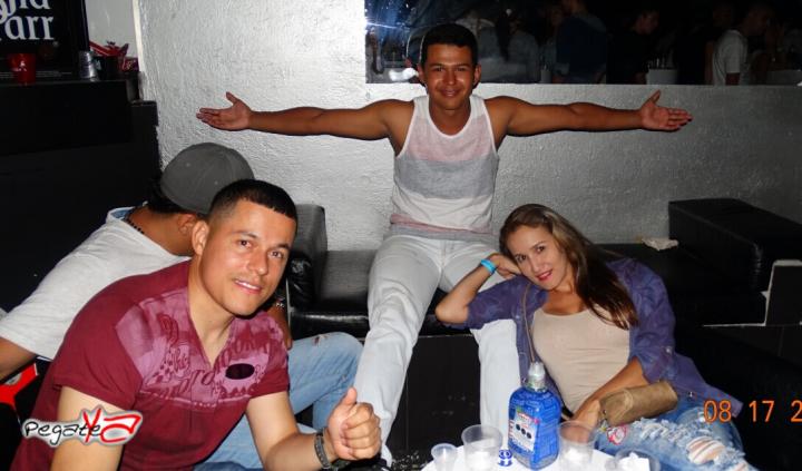 Foto 17 de Luxury - Agosto 17 en Discoteca Luxury Medellin, Medellín