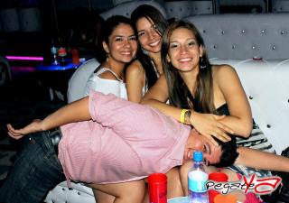 Foto 38 de Junio 08 del 2013 en Living Night Club, Cali