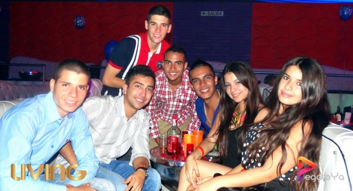 Foto 24 de Living Night Club - marzo 8 Del 2015 en Living Night Club, Cali
