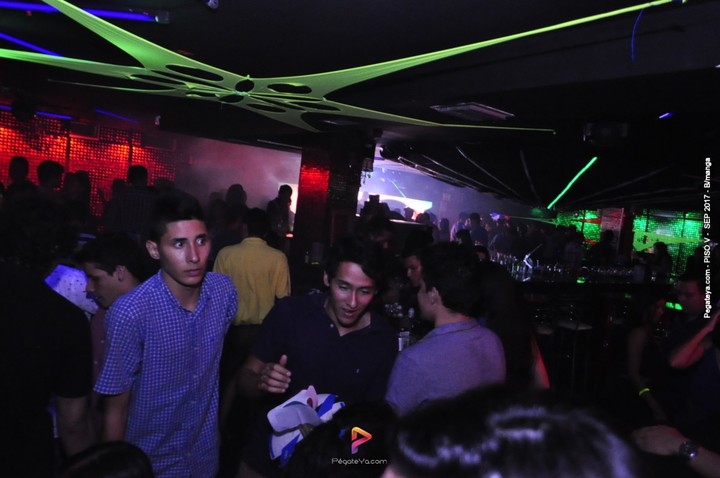 Foto 23 de PISO V - viernes 29 de sep 2017 en Bar Piso V Bucaramanga, Bucaramanga