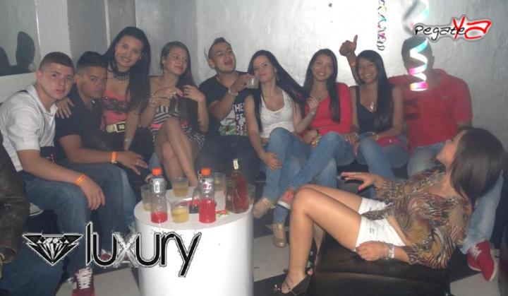 Foto 60 de Luxury - 1er FDS de Oct en Discoteca Luxury Medellin, Medellín