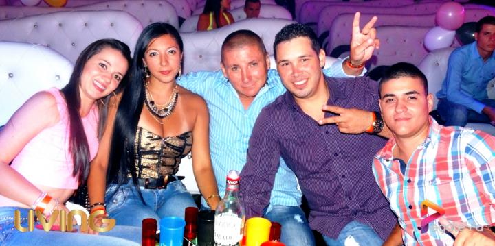 Foto 25 de Living Night Club - marzo 8 Del 2015 en Living Night Club, Cali