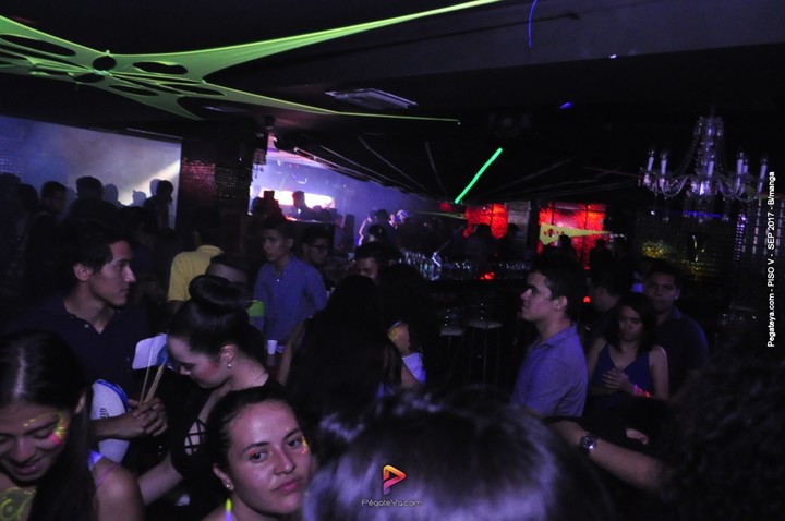 Foto 24 de PISO V - viernes 29 de sep 2017 en Bar Piso V Bucaramanga, Bucaramanga