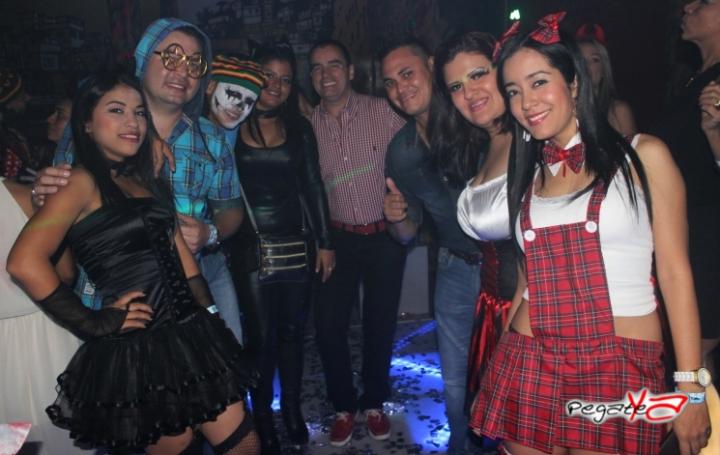 Foto 51 de Favela Club - Halloween 2014 en Favela Club Menga, Cali