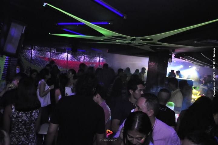 Foto 25 de PISO V - viernes 29 de sep 2017 en Bar Piso V Bucaramanga, Bucaramanga