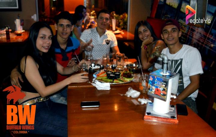Foto 5 de Bufalo Wings - 3er FDS Agosto 2015 en Búfalo Wings - Cali, Cali