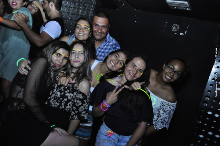 Foto 26 de PISO V - viernes 29 de sep 2017 en Bar Piso V Bucaramanga, Bucaramanga