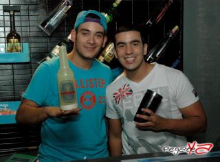 Foto 19 de Agosto 31 del 2013 en Moon Cocktail & Shots