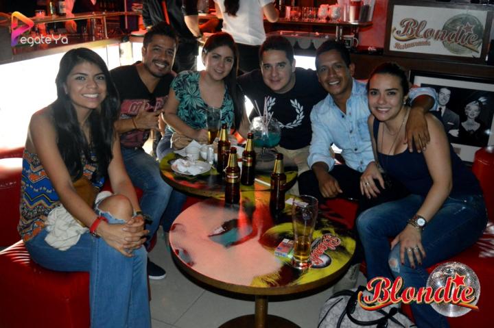 Foto 13 de Blondie - 4to FDS Mayo 2015 en Blondie Bar Cali, Cali