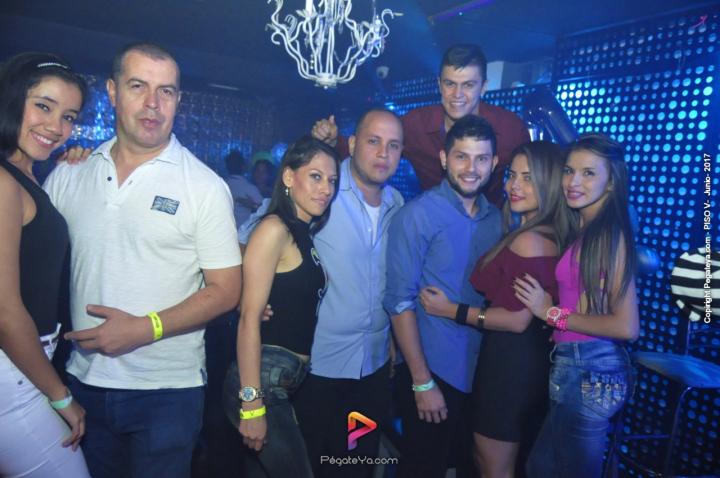 Foto 21 de PISO V - Sábado 3 de Mayo de 2017 en Bar Piso V Bucaramanga, Bucaramanga