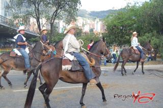 Foto 16 de Cabalgata Palco Mundo U 4 de Agosto en Cabalgata Palco Mundo U, Medellín
