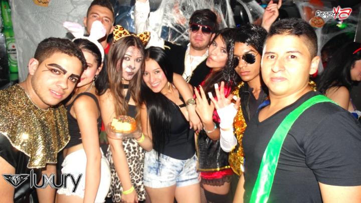 Foto 46 de Luxury - Halloween 2014 en Discoteca Luxury Medellin, Medellín