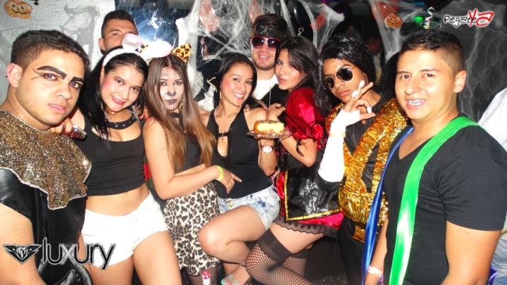 Foto 47 de Luxury - Halloween 2014 en Discoteca Luxury Medellin, Medellín