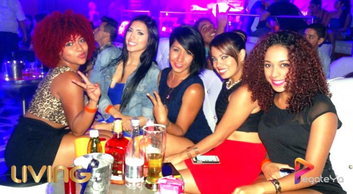Foto 30 de Living Night Club - marzo 8 Del 2015 en Living Night Club, Cali