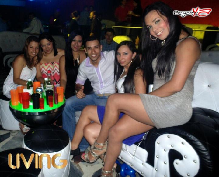 Foto 16 de Living - Amor y Amistad en Living Night Club, Cali