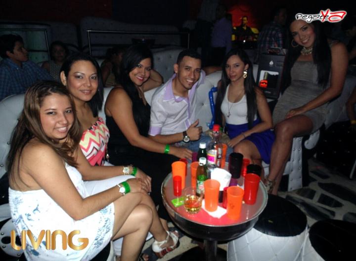 Foto 17 de Living - Amor y Amistad en Living Night Club, Cali