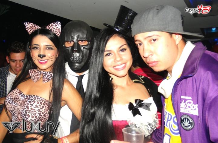 Foto 49 de Luxury - Halloween 2014 en Discoteca Luxury Medellin, Medellín