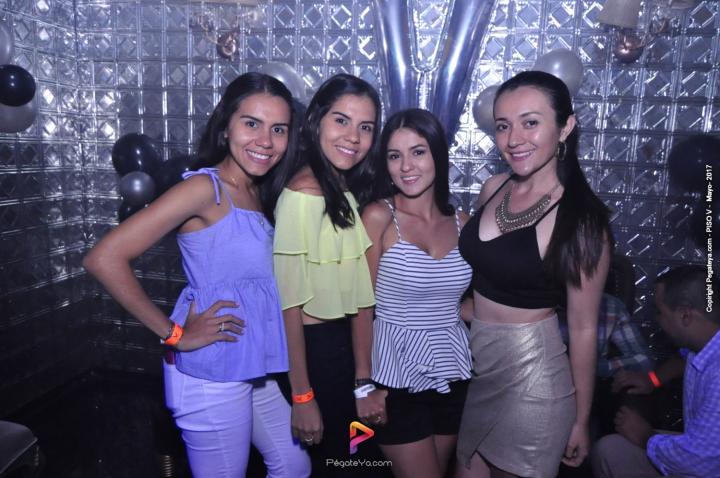 Foto 33 de Piso V - Sábado 6 de mayo de 2017 en Bar Piso V Bucaramanga, Bucaramanga