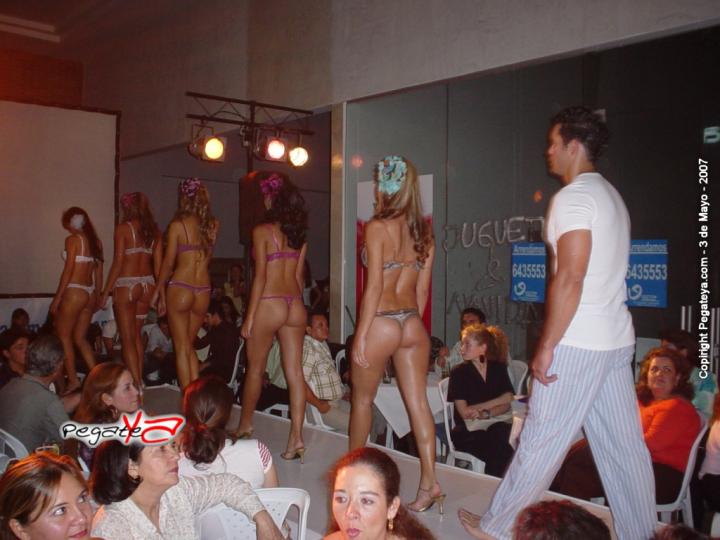 Foto 32 de Trajes de Baño - 3 de mayo de 2007 en Fiestas Colombia, Medellín