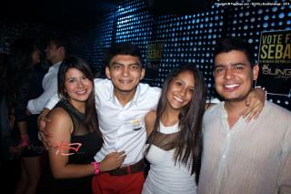 Foto 28 de Bling - Viernes 23 de mayo de 2014 en Bar Bling Bucaramanga, Bucaramanga