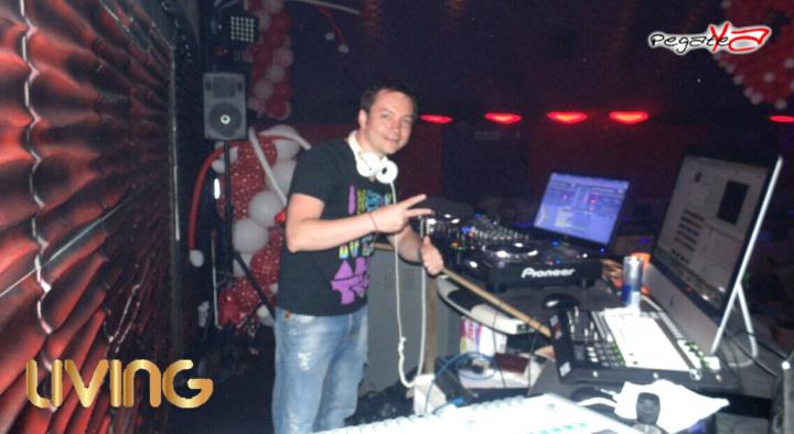 Foto 20 de Living - Amor y Amistad en Living Night Club, Cali