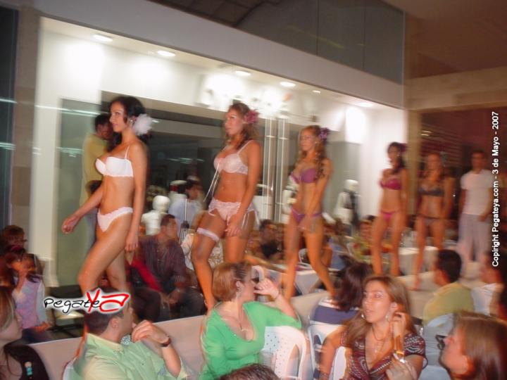Foto 33 de Trajes de Baño - 3 de mayo de 2007 en Fiestas Colombia, Medellín