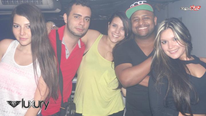 Foto 24 de Luxury - 5to FDS de Nov 2014 en Discoteca Luxury Medellin, Medellín