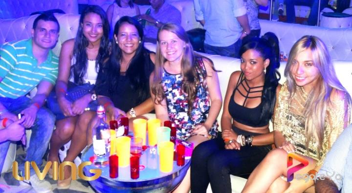 Foto 36 de Living Night Club - marzo 8 Del 2015 en Living Night Club, Cali