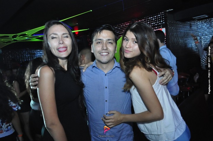 Foto 35 de PISO V - viernes 29 de sep 2017 en Bar Piso V Bucaramanga, Bucaramanga