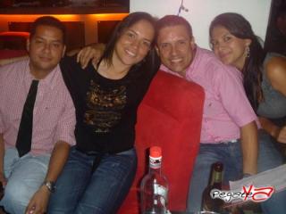 Foto 25 de Marzo 31 del 2012 en Zalez Bar Karaoke Cali, Cali