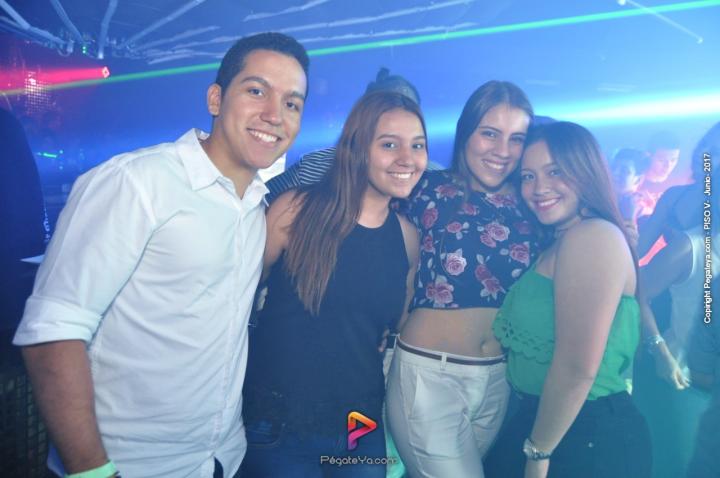 Foto 30 de PISO V - Sábado 3 de Mayo de 2017 en Bar Piso V Bucaramanga, Bucaramanga