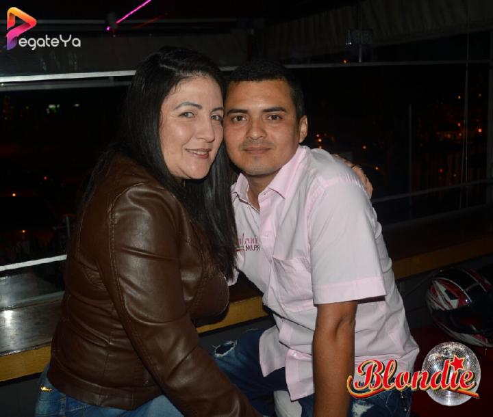 Foto 21 de Blondie - 4to Fds Abril 2017 en Blondie Bar Cali, Cali