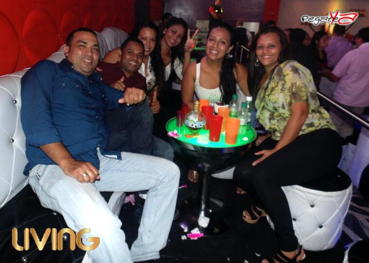Foto 26 de Living - Amor y Amistad en Living Night Club, Cali