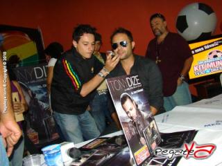 Foto 14 de Tony Dize Firma de Autografos 2010 en Tony Dize Firma de Autografos 2010, Bucaramanga