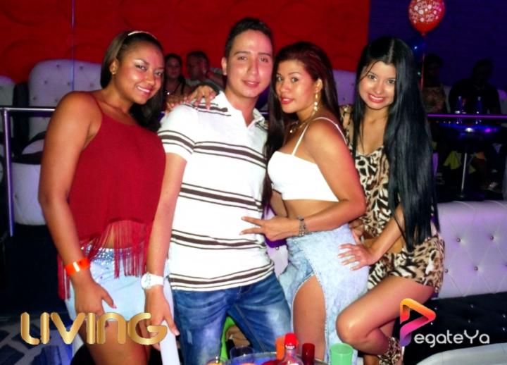 Foto 38 de Living Night Club - marzo 8 Del 2015 en Living Night Club, Cali