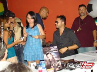 Foto 4 de Tony Dize Firma de Autografos 2010 en Tony Dize Firma de Autografos 2010, Bucaramanga