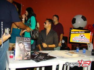 Foto 5 de Tony Dize Firma de Autografos 2010 en Tony Dize Firma de Autografos 2010, Bucaramanga