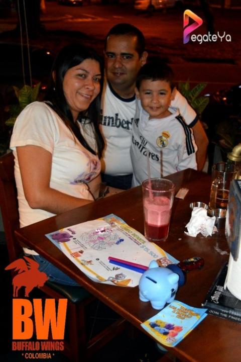 Foto 16 de Bufalo Wings - 4to FDS Julio 2015 en Búfalo Wings - Cali, Cali
