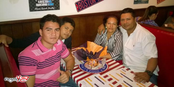 Foto 21 de Charly Food Bar - 3er FDS Octubre en Charly Food Bar, Cali