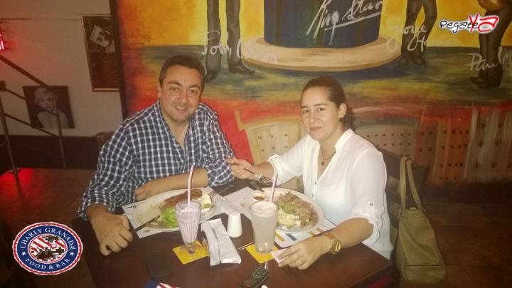 Foto 11 de Charly Food Bar - 3er FDS Nov 2014 en Charly Food Bar, Cali