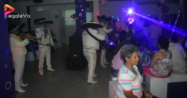 Foto 16 de Ahma Bar - Amor y Amistad 2015 en Ahma Cali, Cali