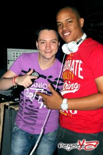 Foto 100 de Junio 08 del 2013 en Living Night Club, Cali