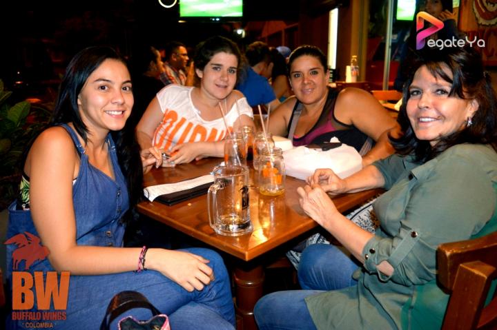 Foto 6 de Bufalo Wings - 5to FDS Agosto 2015 en Búfalo Wings - Cali, Cali